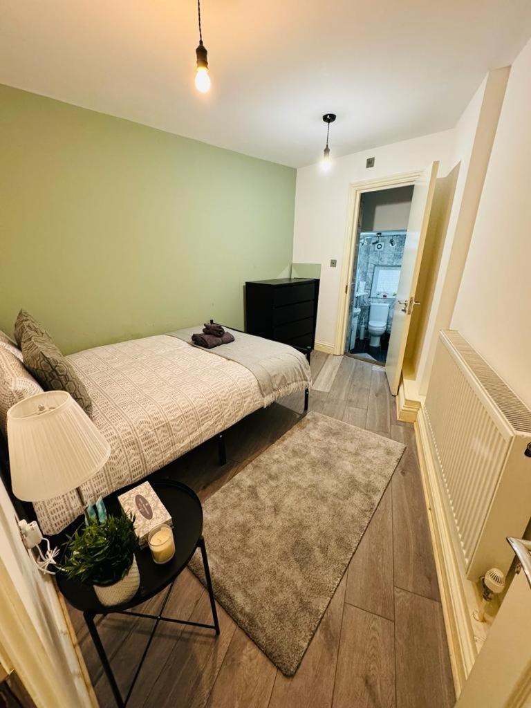 Willesden J Guest Home 4 ลอนดอน ภายนอก รูปภาพ
