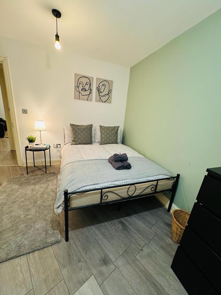 Willesden J Guest Home 4 ลอนดอน ภายนอก รูปภาพ