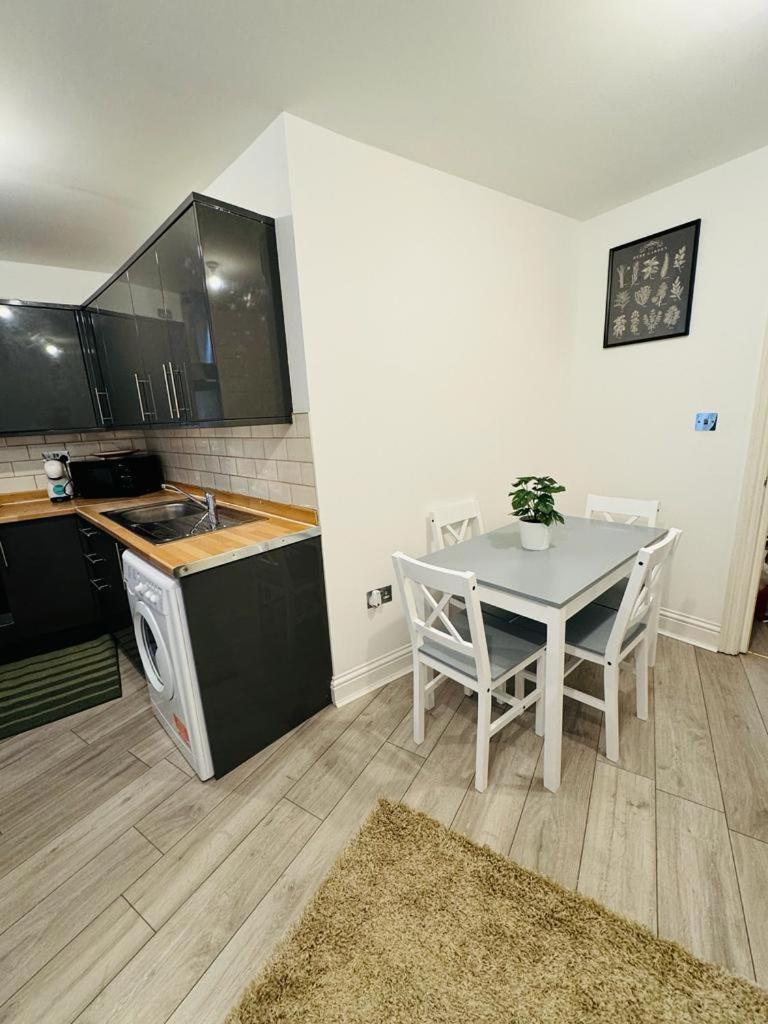 Willesden J Guest Home 4 ลอนดอน ภายนอก รูปภาพ