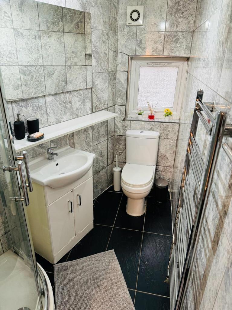 Willesden J Guest Home 4 ลอนดอน ภายนอก รูปภาพ