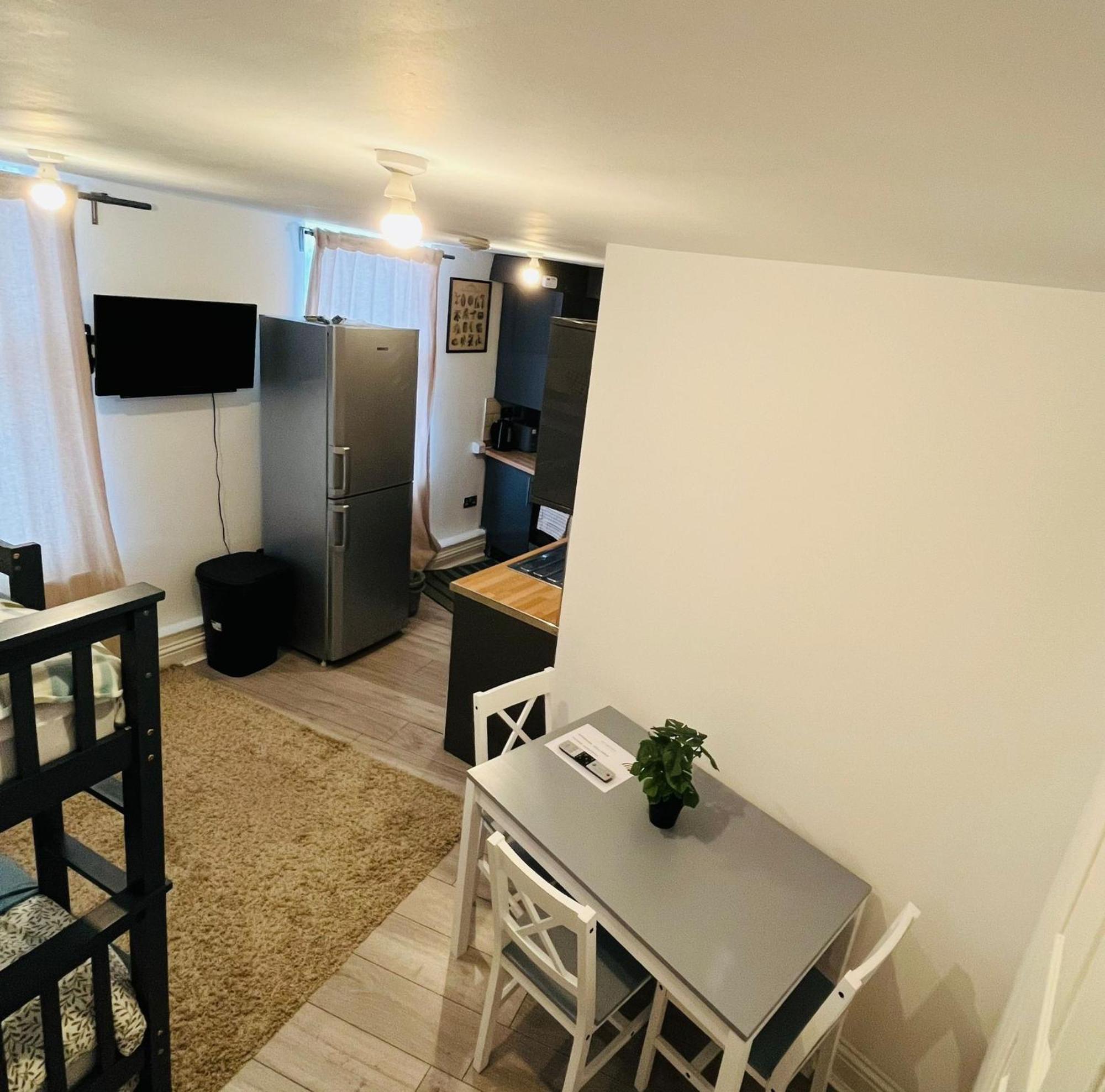 Willesden J Guest Home 4 ลอนดอน ห้อง รูปภาพ